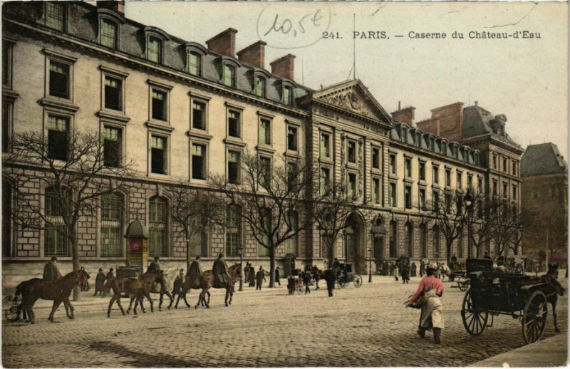Carte postale ancienne Paris 10e - Caserne du Chateau d'Eau à Paris 10e