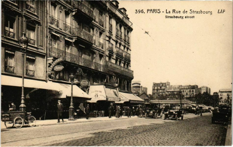 Carte postale ancienne Paris 10e - La rue de Strasbourg à Paris 10e