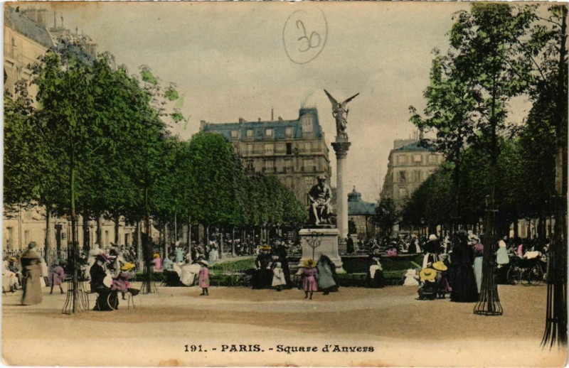Carte postale ancienne Paris 9e - Square d'Anvers à Paris 9e