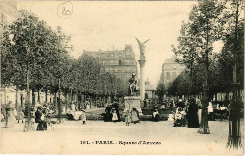 Carte postale ancienne Paris 9e - Square d'Anvers à Paris 9e