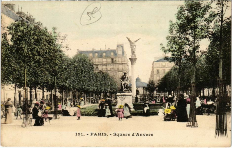 Carte postale ancienne Paris 9e - Square d'Anvers à Paris 9e
