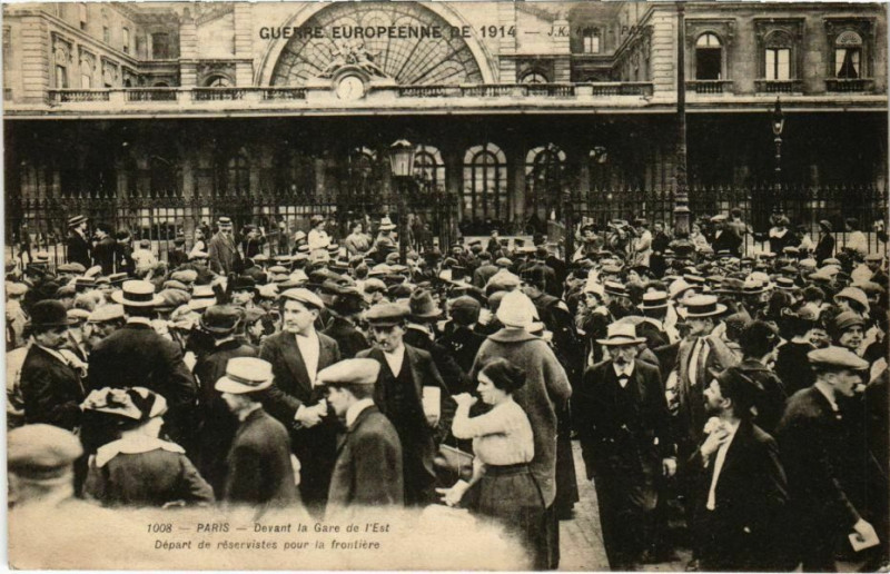 Carte postale ancienne Paris 10e - Devant la Gare de l'Est à Paris 10e