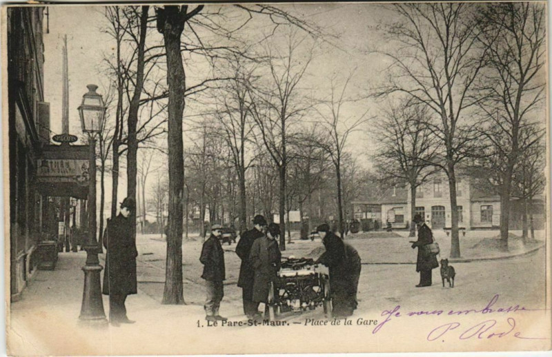 Carte postale ancienne Paris - Le Pare-St-Maur - Place de la Gare à Paris