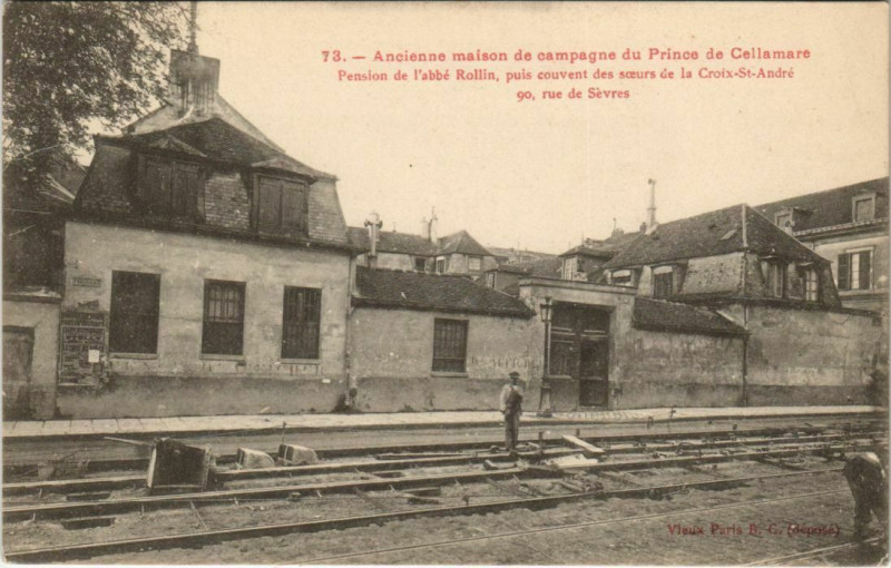 Carte postale ancienne Rue de Sèvres - Ancienne maison de campagne du Prince de Cellamare  Pension de l'abbé Rollin, puis couvent des soeurs de la Croix-Saint-André à Paris 7e
