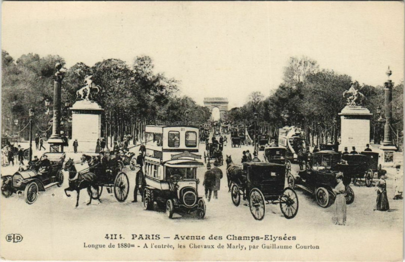 Carte postale ancienne Paris - Avenue des Champs-Elysees à Paris