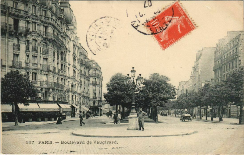 Carte postale ancienne Boulevard de Vaugirard à Paris 15e