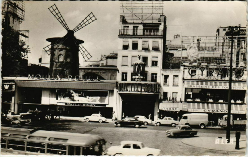 Carte postale ancienne Le Moulin Rouge à Paris 9e