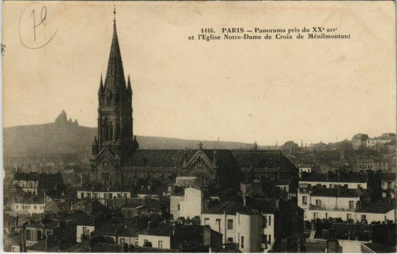 Carte postale ancienne Panorama pris du XXe arrondissement et l'Eglise Notre-Dame de Croix de Ménilmontant à Paris 20e