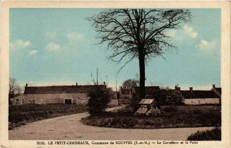 Carte postale ancienne Le Petit-Ceriseaux - Commune de Souppes - Le Carrefour et le Puits
