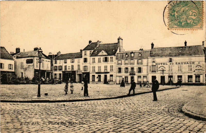 Carte postale ancienne Rebais - Place du Marché à Rebais