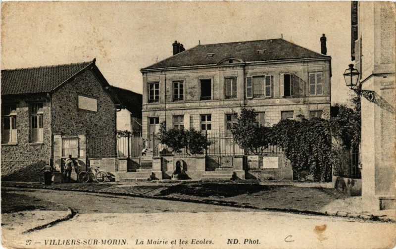 Carte postale ancienne Villiers-sur-Morin - La Mairie et les Ecoles à Villiers-sur-Morin