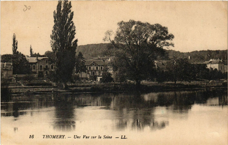 Carte postale ancienne Thomery - Une Vue sur la Seine à Thomery