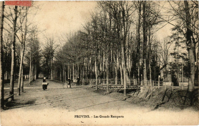 Carte postale ancienne Provins - Les Grands Remparts à Provins
