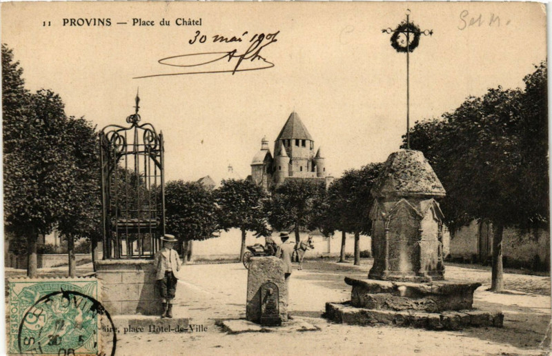 Carte postale ancienne Provins - Place du Chatel à Provins