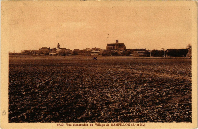 Carte postale ancienne Rampillon - Vue d'ensemble du village de Rampillon à Rampillon