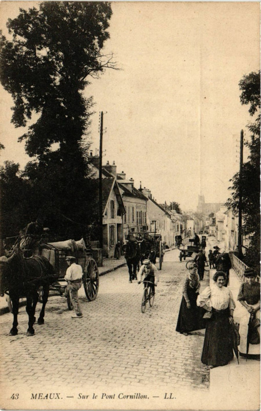 Carte postale ancienne Meaux - Sur le Pont Cornillon à Meaux