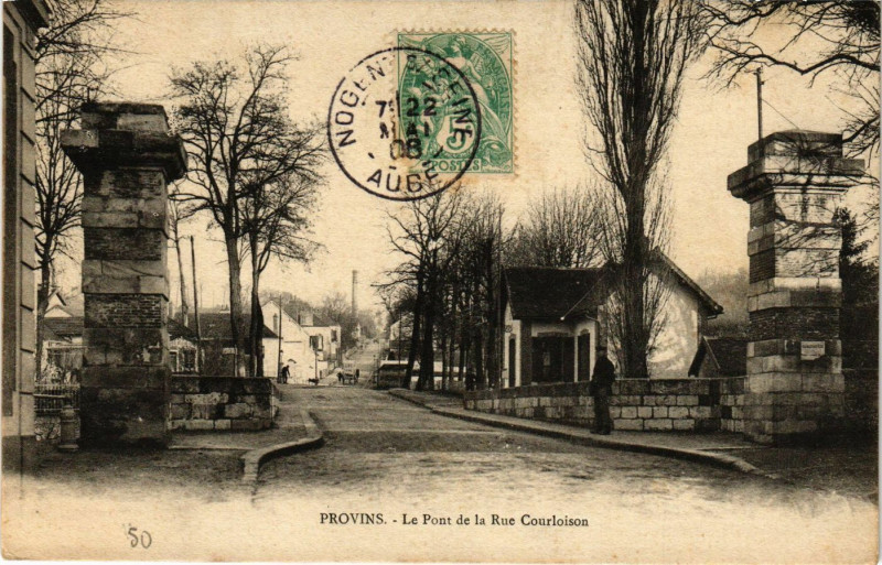 Carte postale ancienne Provins - Le Pont de la Rue Courloison à Provins