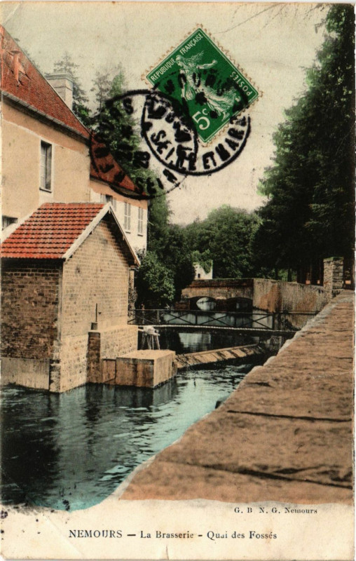 Carte postale ancienne Nemours - La Brasserie - Quai des Fosses à Nemours
