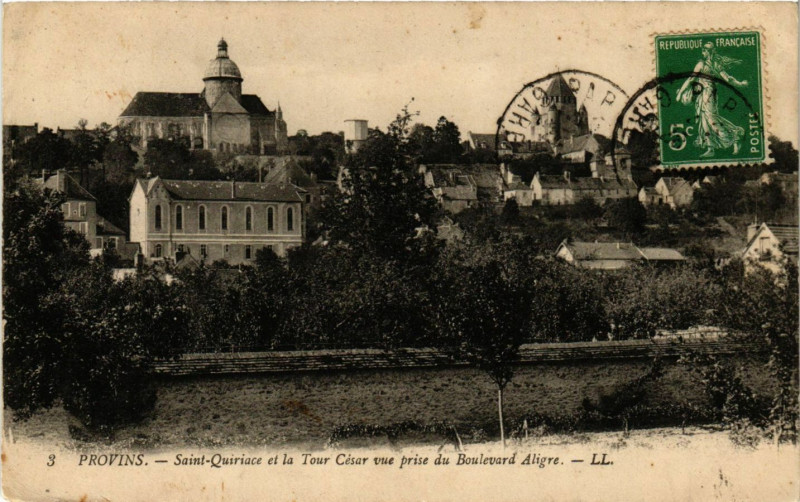 Carte postale ancienne Provins - Saint-Quiriace et la Tour Cesar à Provins