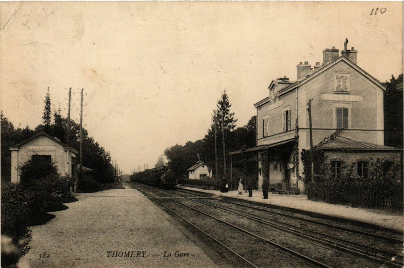 Carte postale ancienne Thomery - La Gare à Thomery
