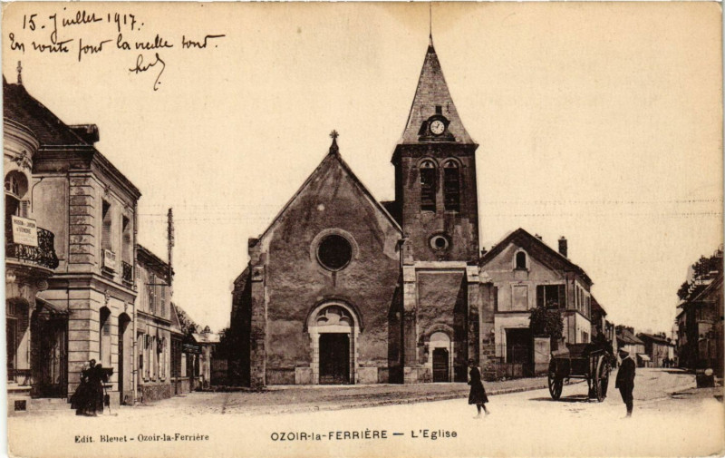 Carte postale ancienne Ozoir-la-Ferriere - Eglise à Ozoir-la-Ferrière
