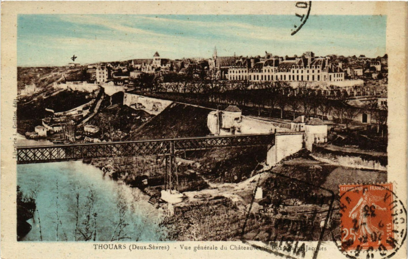 Carte postale ancienne Thouars - Vue générale du Chateau et le Pont Saint-Jacques