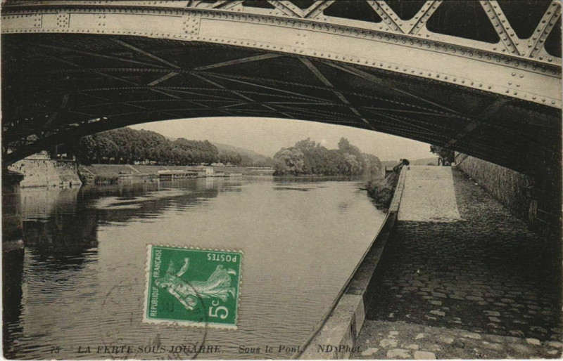 Carte postale ancienne La Ferte-sous-Jouarre Sous le Pont France à Jouarre