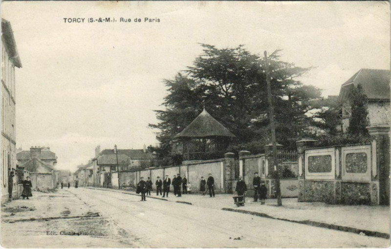 Carte postale ancienne Rue de Paris à Torcy