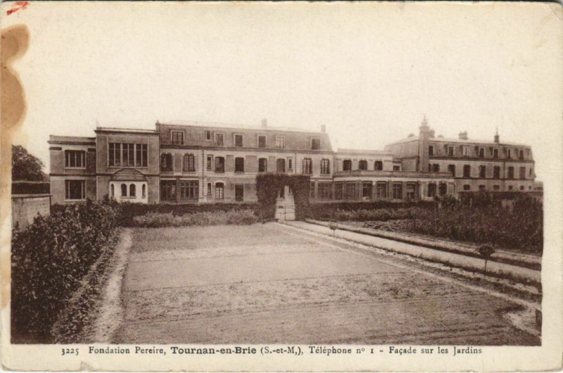 Carte postale ancienne Tournan Facade s les Jardins France