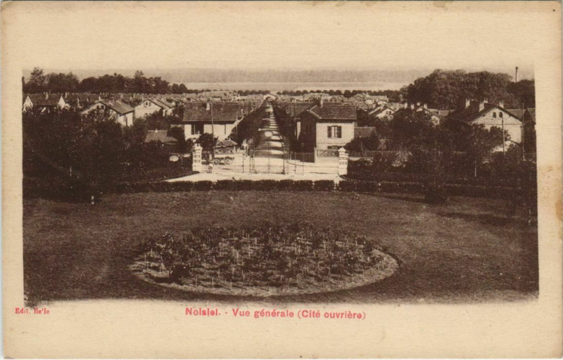 Carte postale ancienne Vue générale - Cité ouvrière à Noisiel