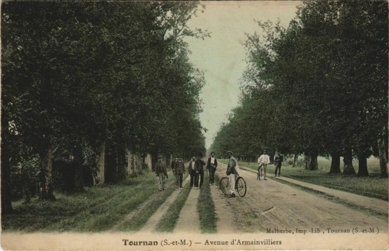 Carte postale ancienne Tournan Avenue d'Armainvilliers France