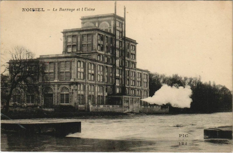 Carte postale ancienne Noisiel - Le Barrage et l'Usine à Vaires-sur-Marne