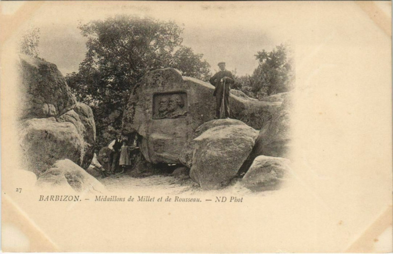 Carte postale ancienne Barbizon Mediaillons de Millet et de Rousseau France à Barbizon