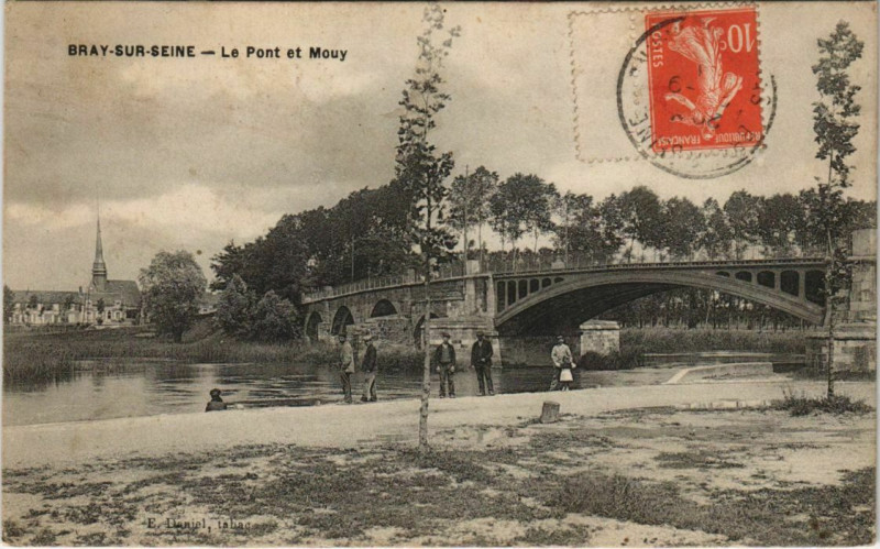 Carte postale ancienne Bray-Sur-Seine Le Pont et Mouy France à Bray-sur-Seine