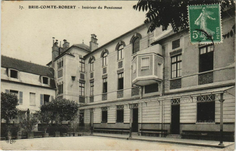 Carte postale ancienne Brie-Comte-Robert Interieur du Pensionnat France à Brie-Comte-Robert