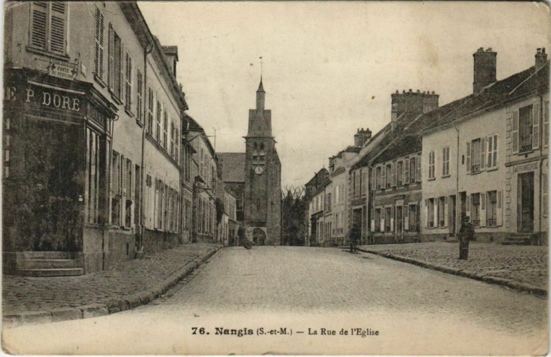 Carte postale ancienne Nangis La Rue de l'Eglise France à Nangis