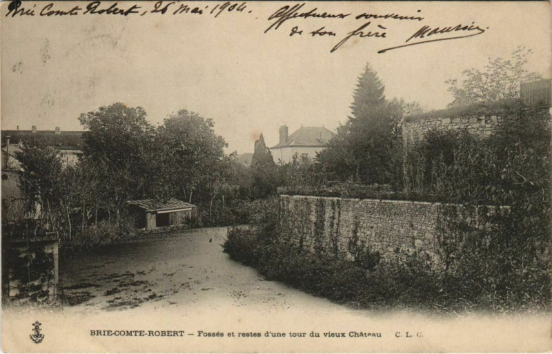 Carte postale ancienne Brie-Comte-Robert Fosses et restes d'une tour France à Brie-Comte-Robert