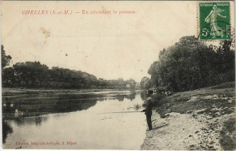 Carte postale ancienne Chelles En attendant le poisson France à Chelles
