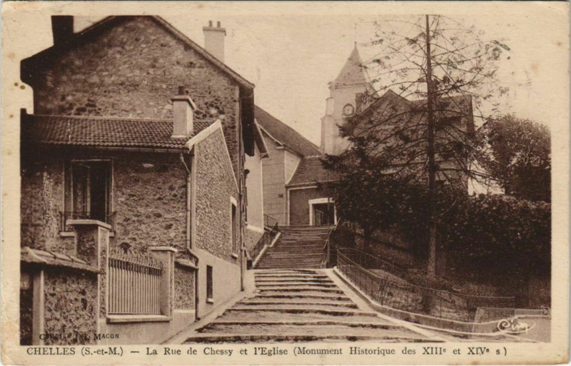 Carte postale ancienne Chelles La Rue de Chessy et l'Eglise France à Chelles
