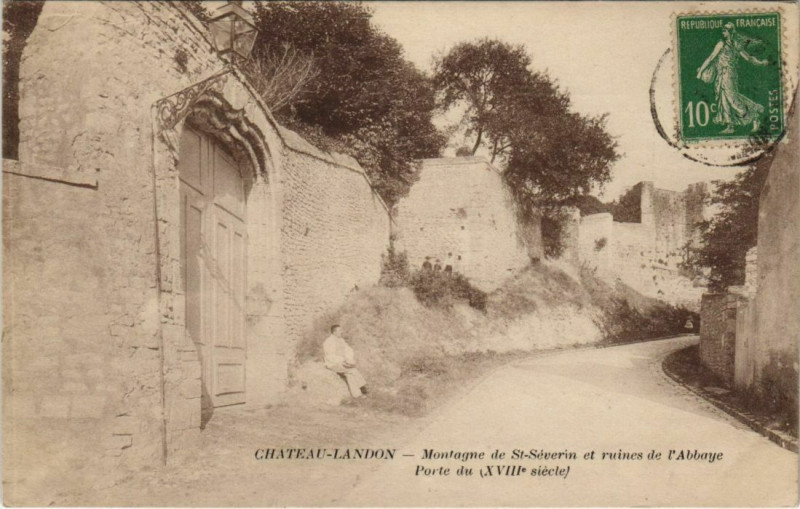 Carte postale ancienne Chateau Landon Montagne de Saint-Severin et ruines France