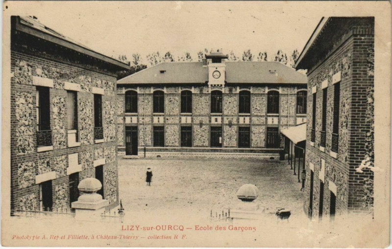 Carte postale ancienne Lizy sur Ourcq Ecole des Garcons France à Lizy-sur-Ourcq