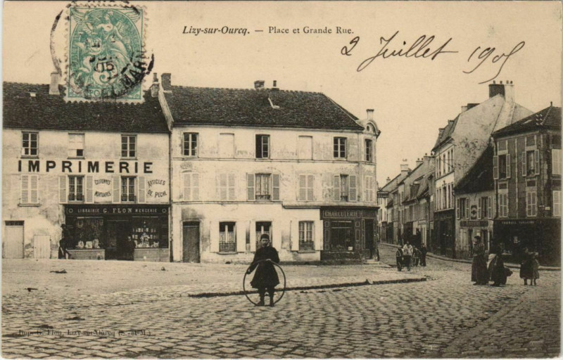 Carte postale ancienne Lizy sur Ourcq Place et Grande Rue France à Lizy-sur-Ourcq