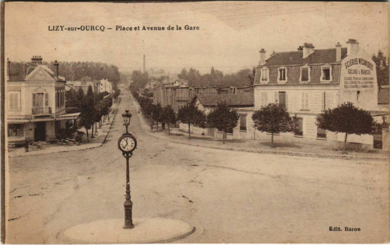 Carte postale ancienne Lizy sur Ourcq Place et Avenue de la Gare France à Lizy-sur-Ourcq