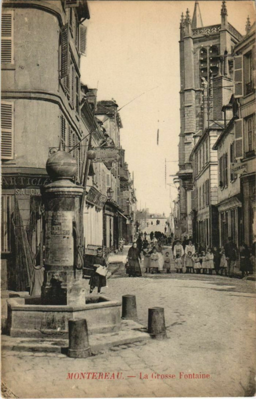 Carte postale ancienne Montereau La Grosse Fontaine France