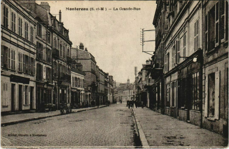 Carte postale ancienne Montereau La Grande- Rue France
