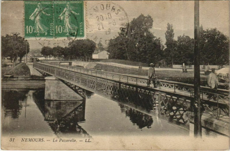 Carte postale ancienne Nemours La Passerelle France à Nemours