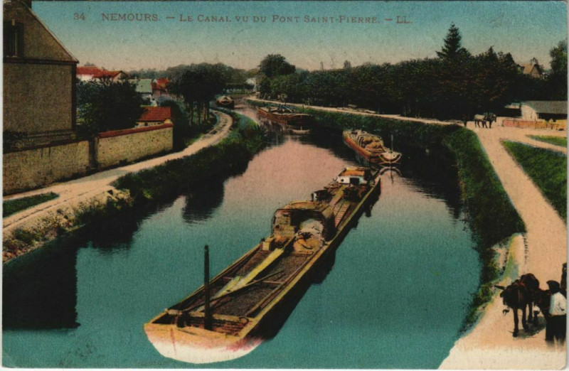 Carte postale ancienne Nemours Le Canal vu du Pont St.Pierre France à Nemours