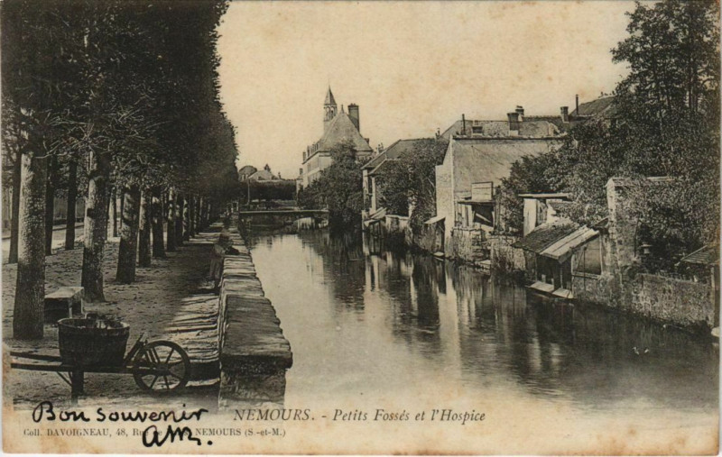 Carte postale ancienne Nemours Petits Fosses et l'Hospice France à Nemours
