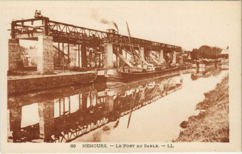 Carte postale ancienne Nemours Le Port au Sable France à Nemours