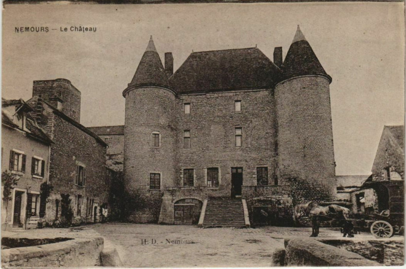 Carte postale ancienne Nemours Le Chateau France à Nemours